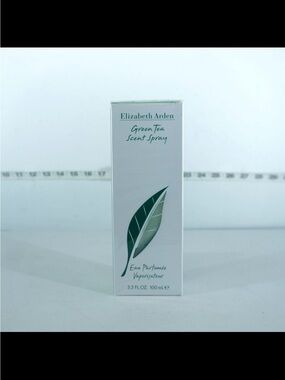 Elizabeth Arden Green Tea Scent Spray — White & Green Bottle Box